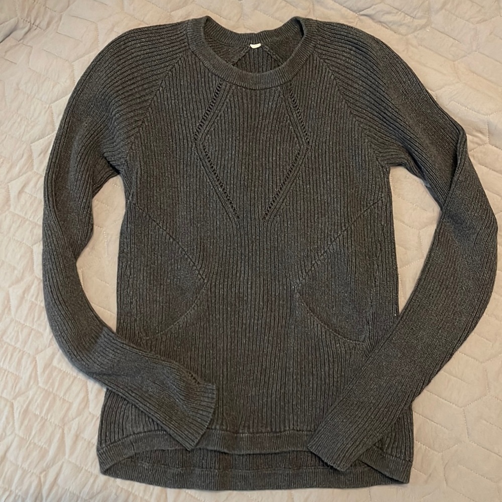 Lululemon Sweater small GUC